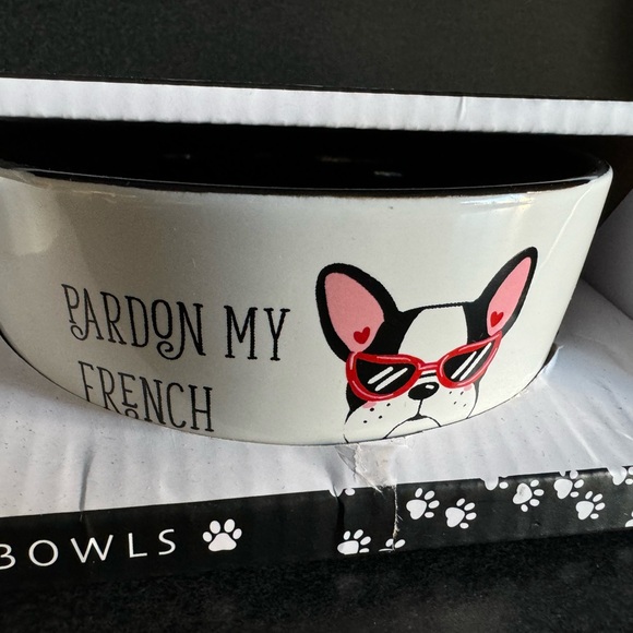 New In Box Pardon My French Set of 2 Ceramic Dog Bowls - Picture 3 of 7